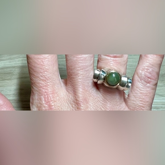 Vintage Designer Hallmarked Sterling Silver & Gold Bezel Set Jade Ring, Size 6 - Picture 8 of 11